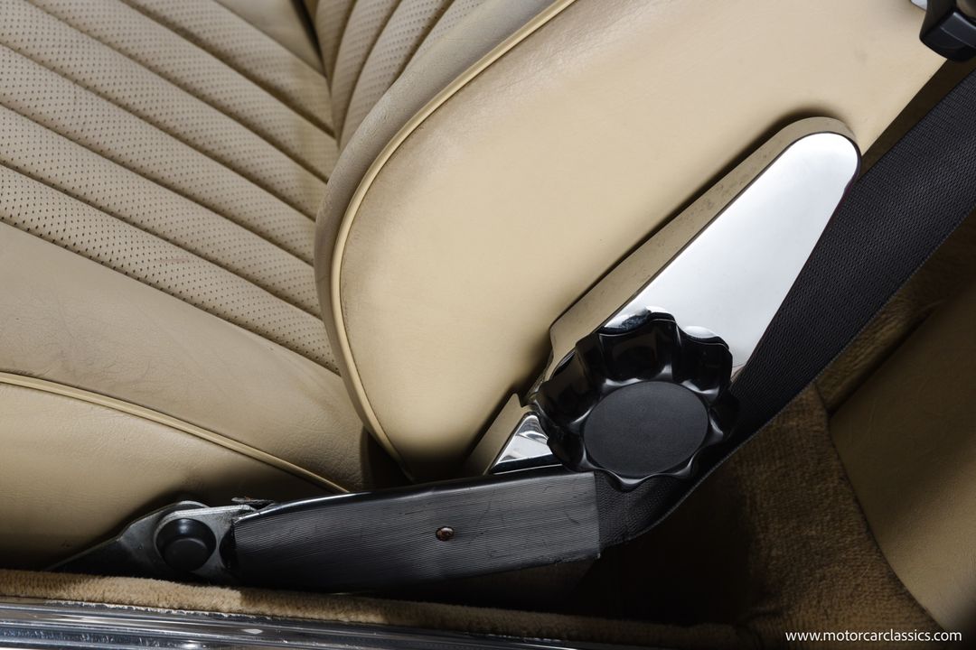 1989 Mercedes-Benz 560-Class
