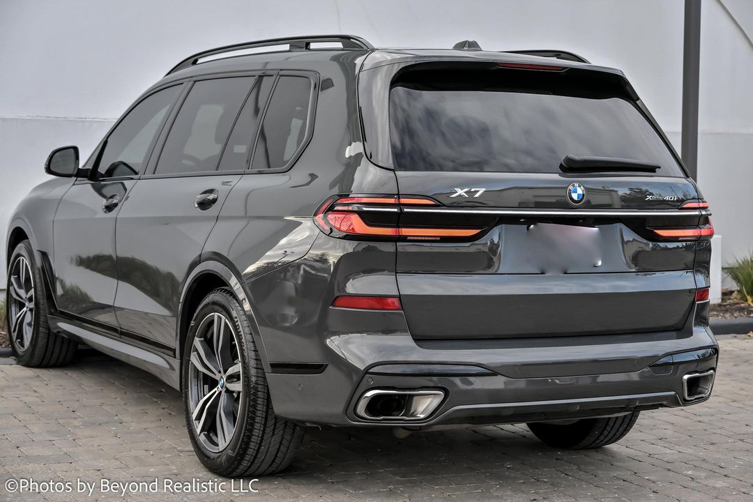 2023 BMW X7