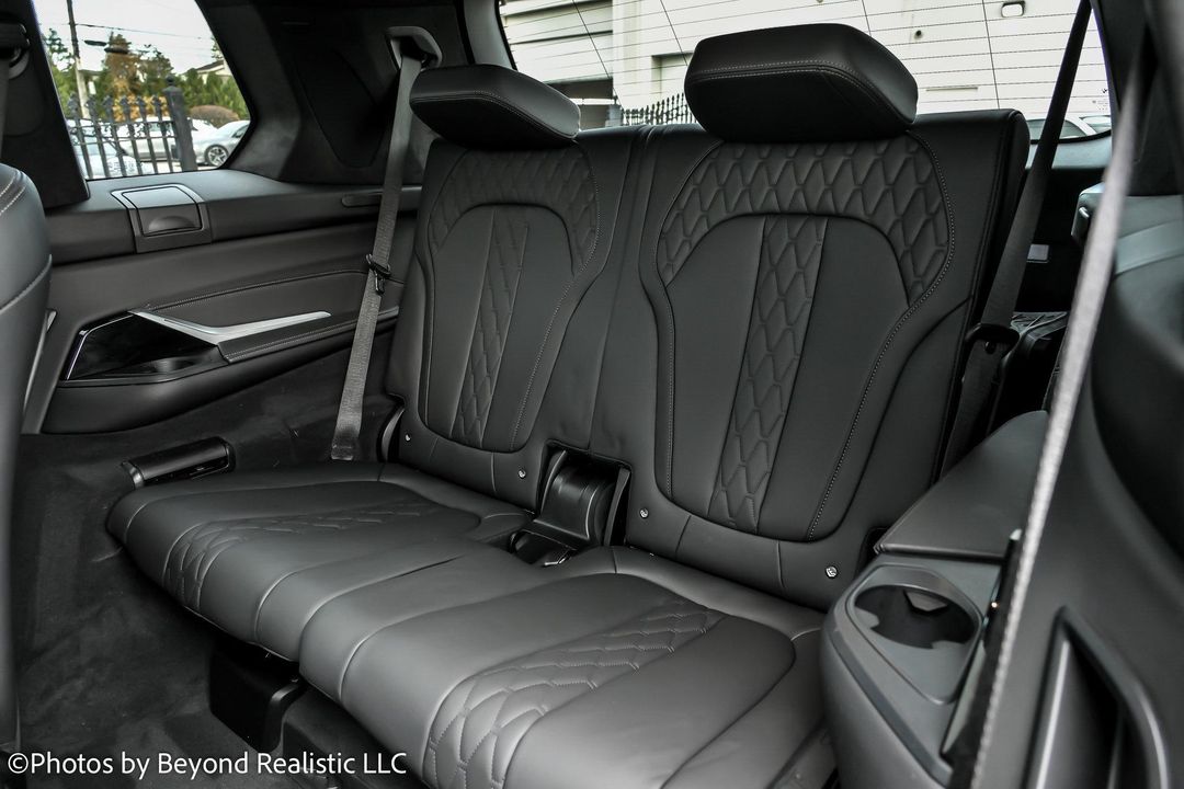 2023 BMW X7