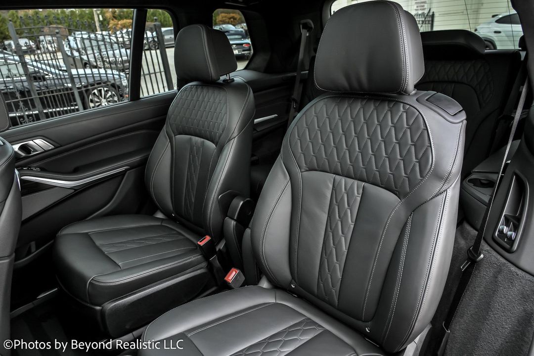 2023 BMW X7