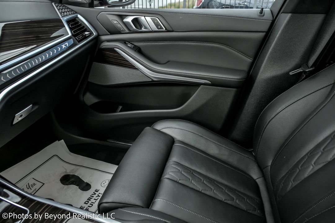 2023 BMW X7