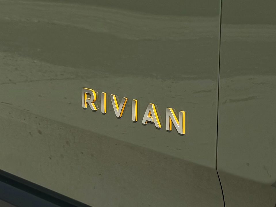 2024 Rivian R1S