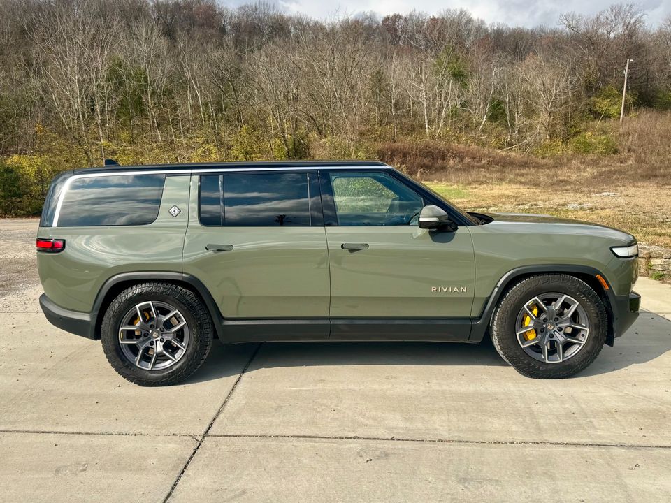2024 Rivian R1S