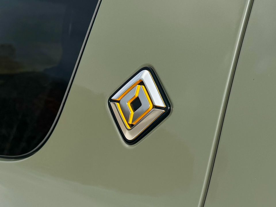 2024 Rivian R1S