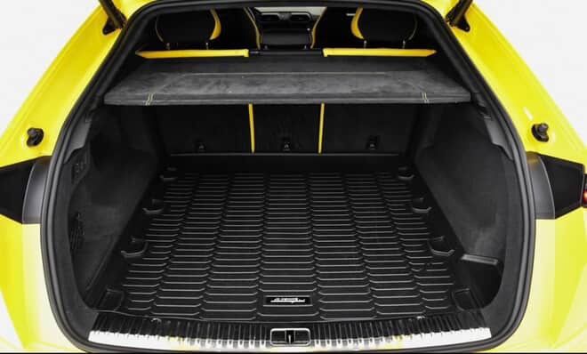 2022 Lamborghini Urus (Pearl Capsule)