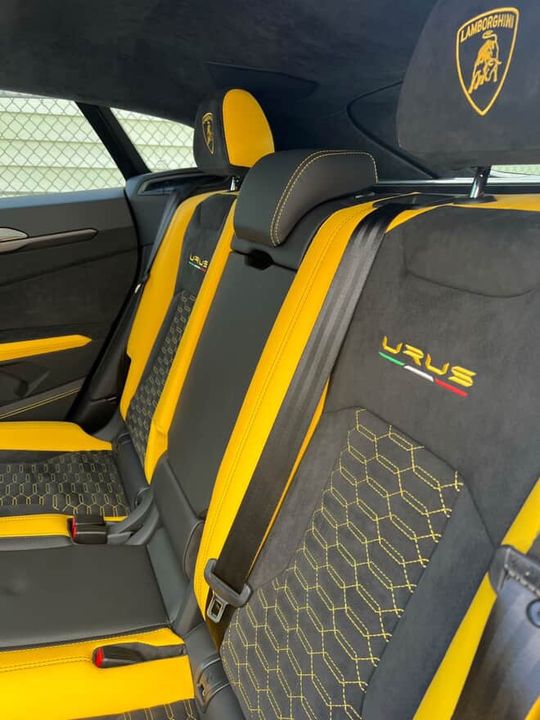 2022 Lamborghini Urus (Pearl Capsule)
