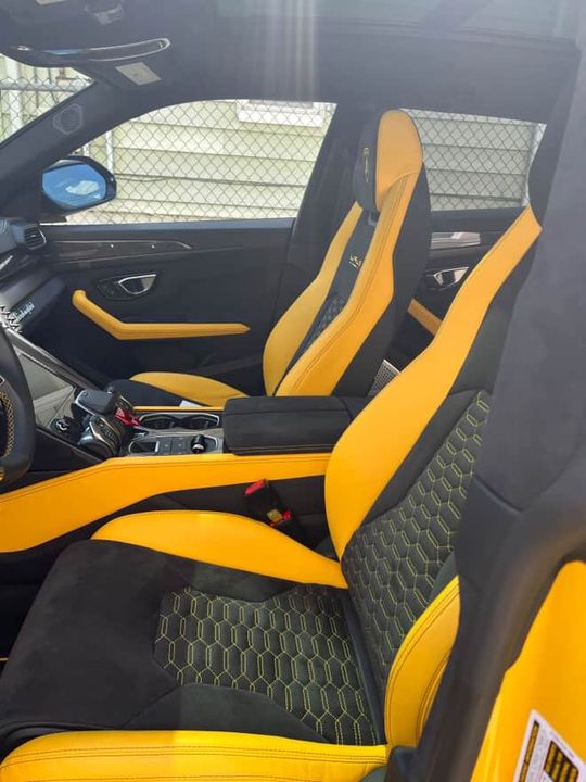 2022 Lamborghini Urus (Pearl Capsule)