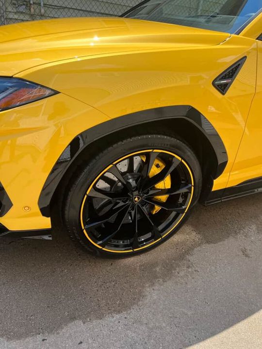 2022 Lamborghini Urus (Pearl Capsule)