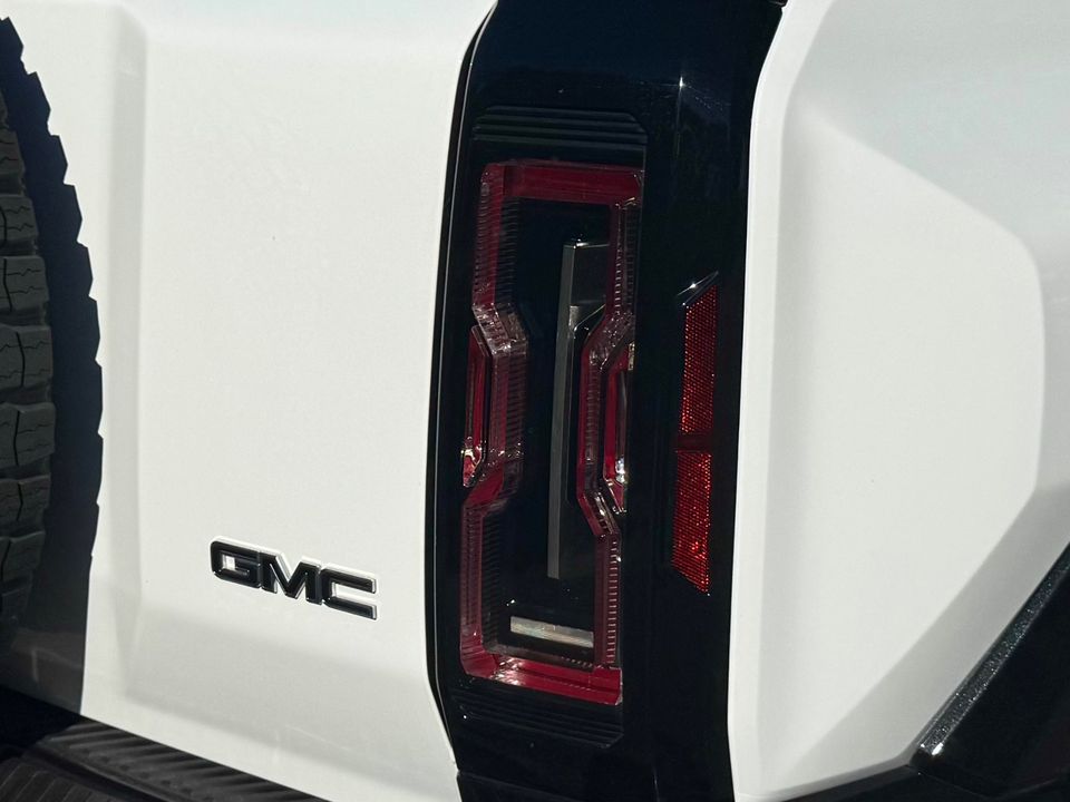 2025 GMC HUMMER EV
