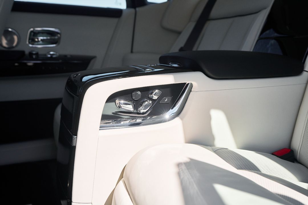 2025 Rolls-Royce Phantom