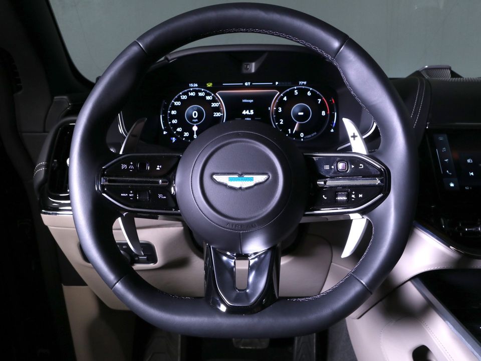 2025 Aston Martin DBX