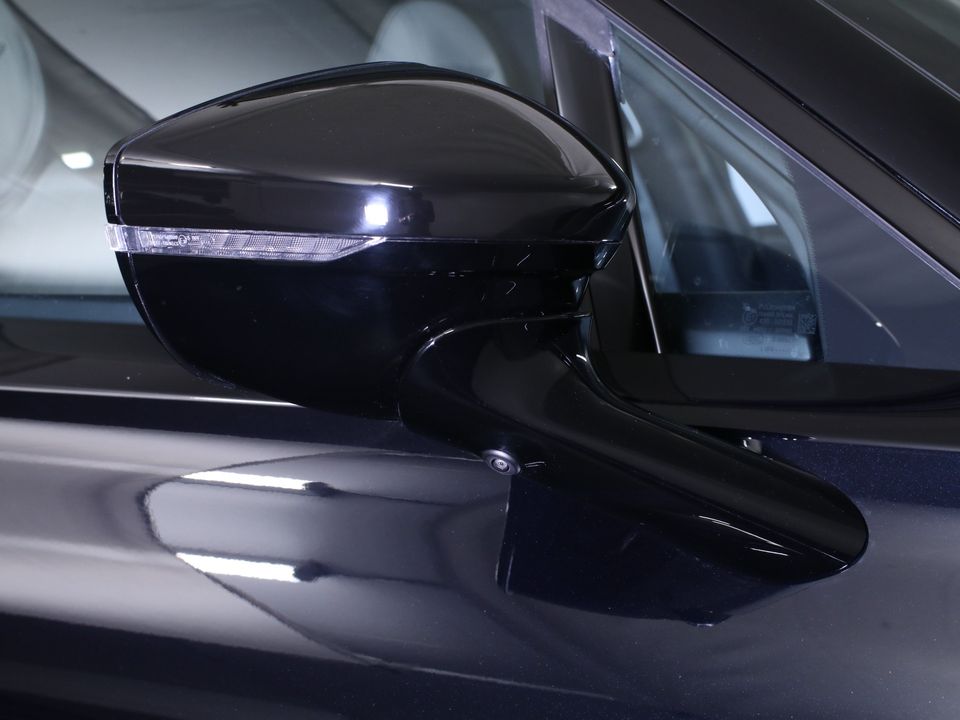2025 Aston Martin DBX
