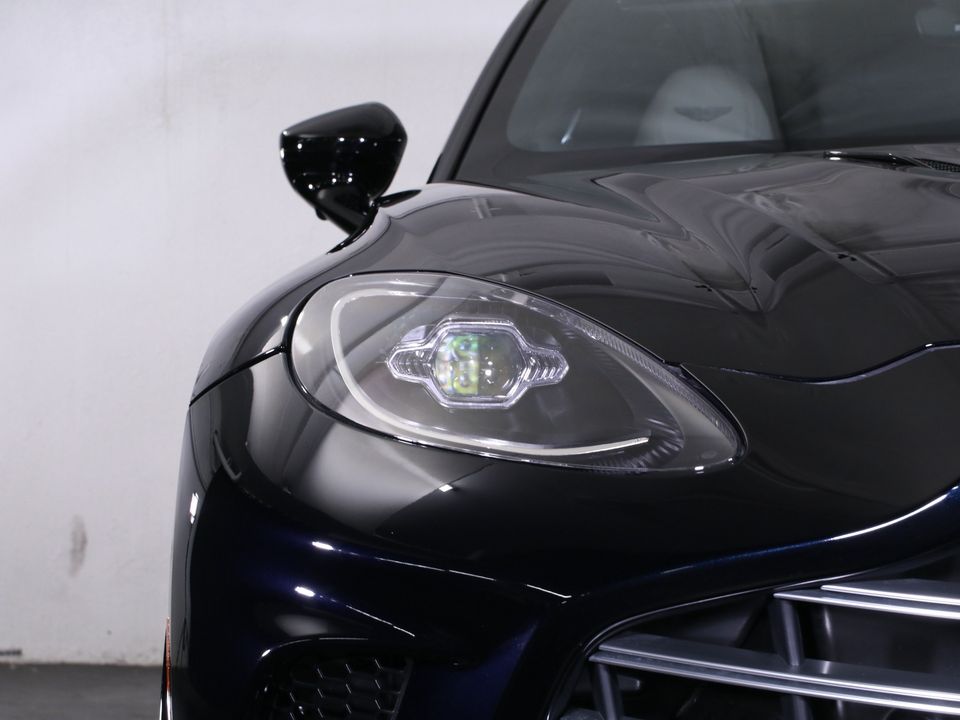 2025 Aston Martin DBX
