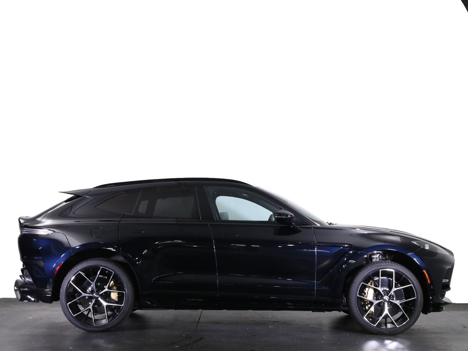 2025 Aston Martin DBX