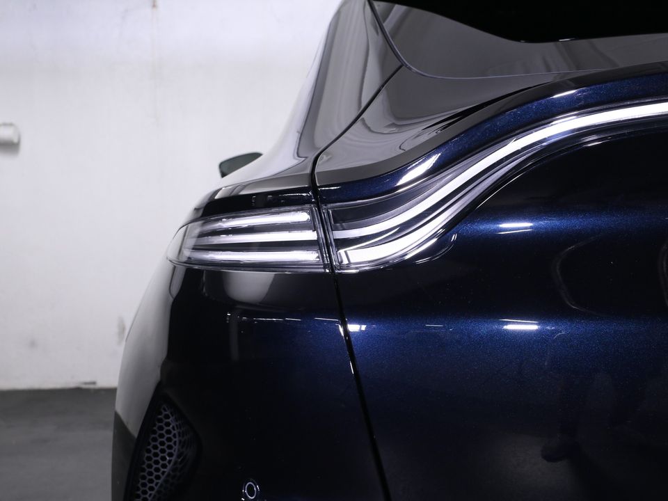 2025 Aston Martin DBX
