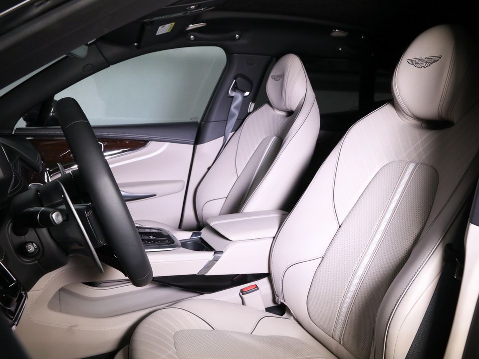 2025 Aston Martin DBX