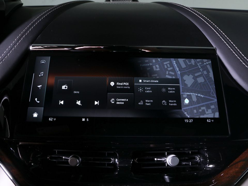 2025 Aston Martin DBX