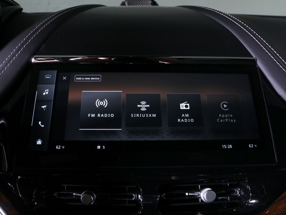 2025 Aston Martin DBX