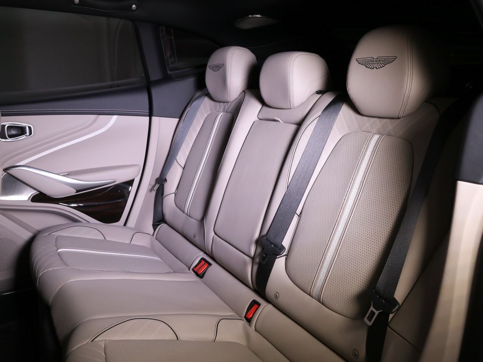 2025 Aston Martin DBX