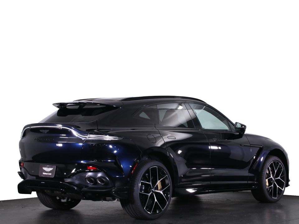 2025 Aston Martin DBX