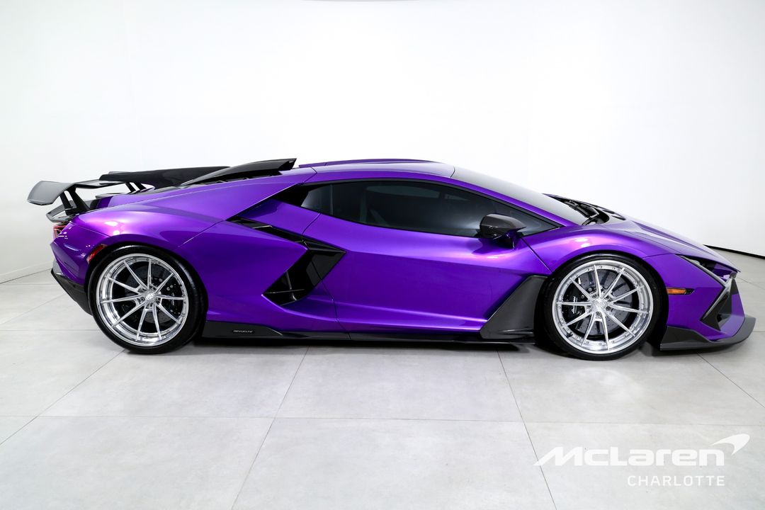 2024 Lamborghini Revuelto