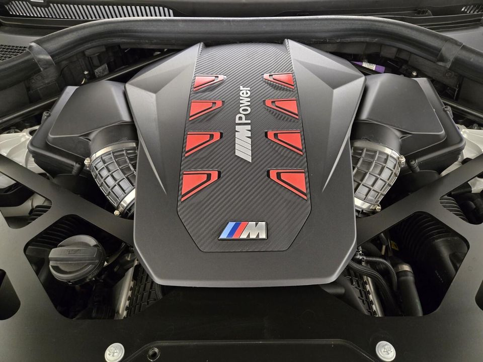2025 BMW X6 M