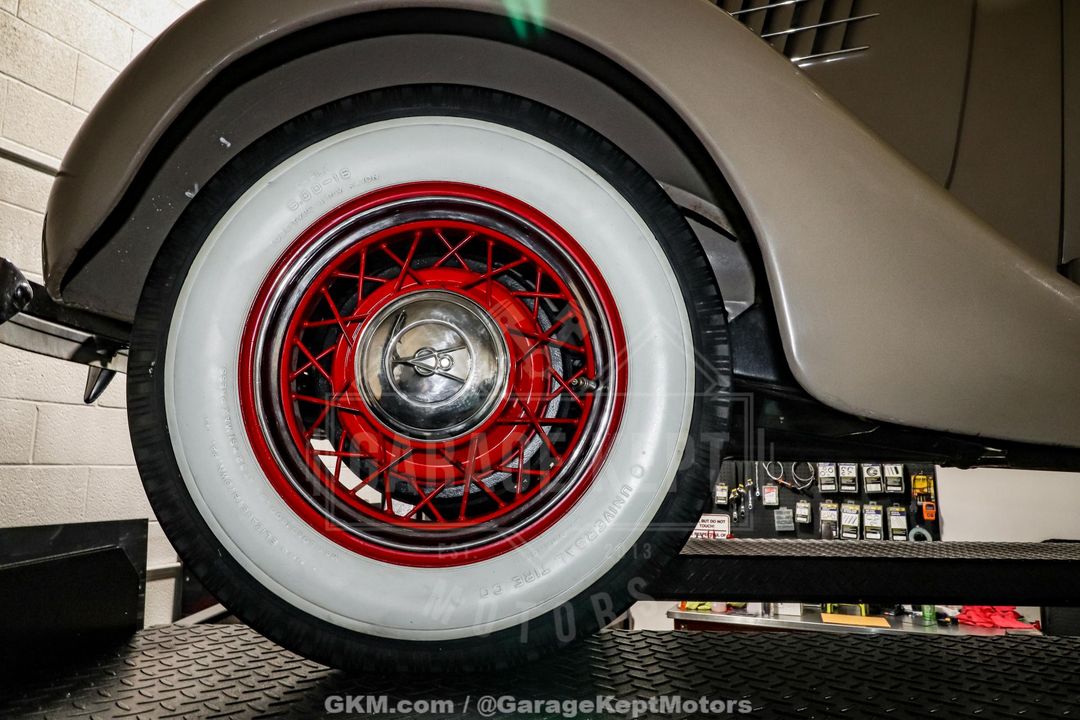 1935 Ford Model 48