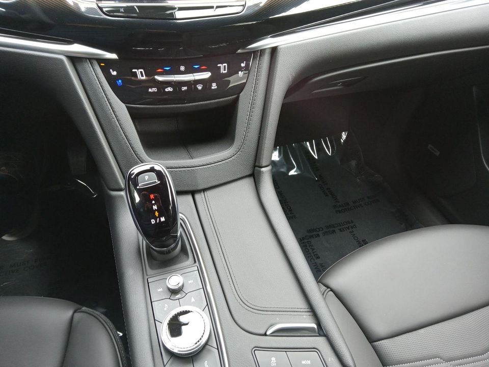 2025 Cadillac XT6