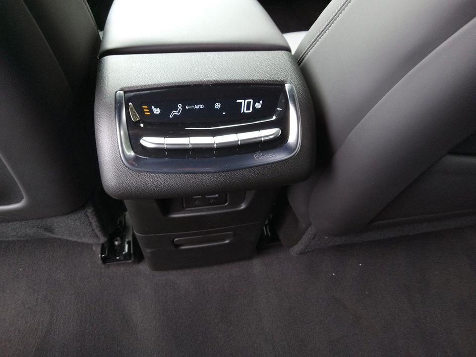 2025 Cadillac XT6