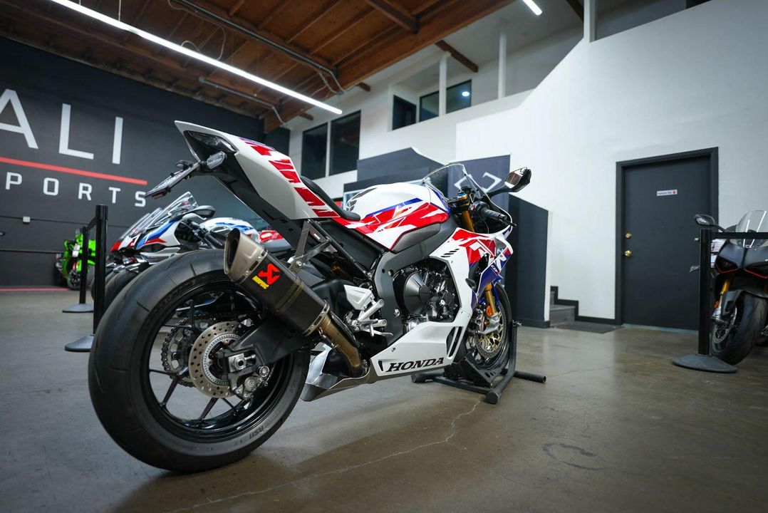 2023 Honda CBR1000RR- R Fireblade SP
