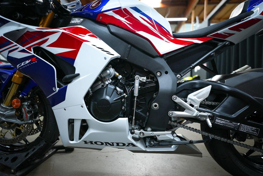 2023 Honda CBR1000RR- R Fireblade SP