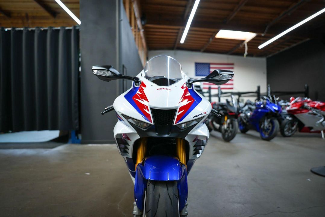 2023 Honda CBR1000RR- R Fireblade SP
