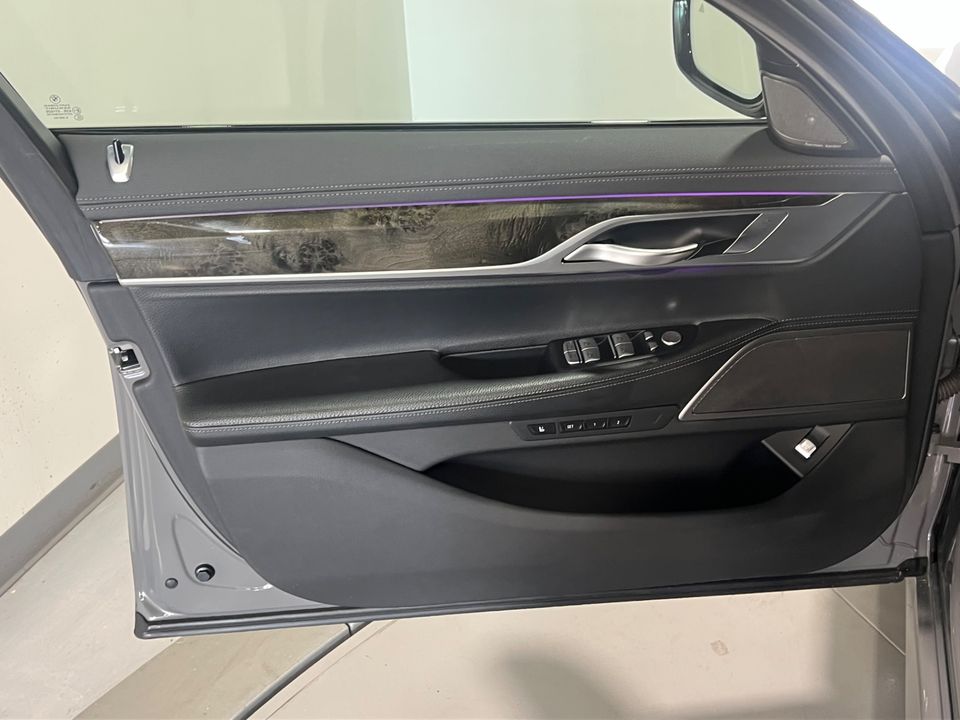 2022 BMW 7 Series 740i AWD M Sport Pkg