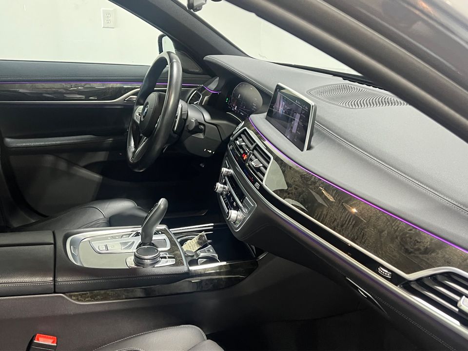 2022 BMW 7 Series 740i AWD M Sport Pkg
