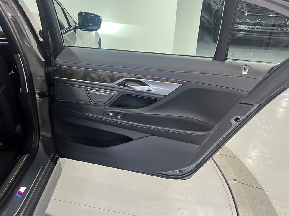 2022 BMW 7 Series 740i AWD M Sport Pkg