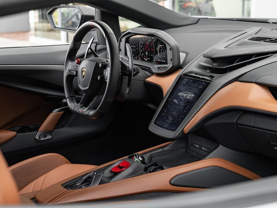 2024 Lamborghini Revuelto