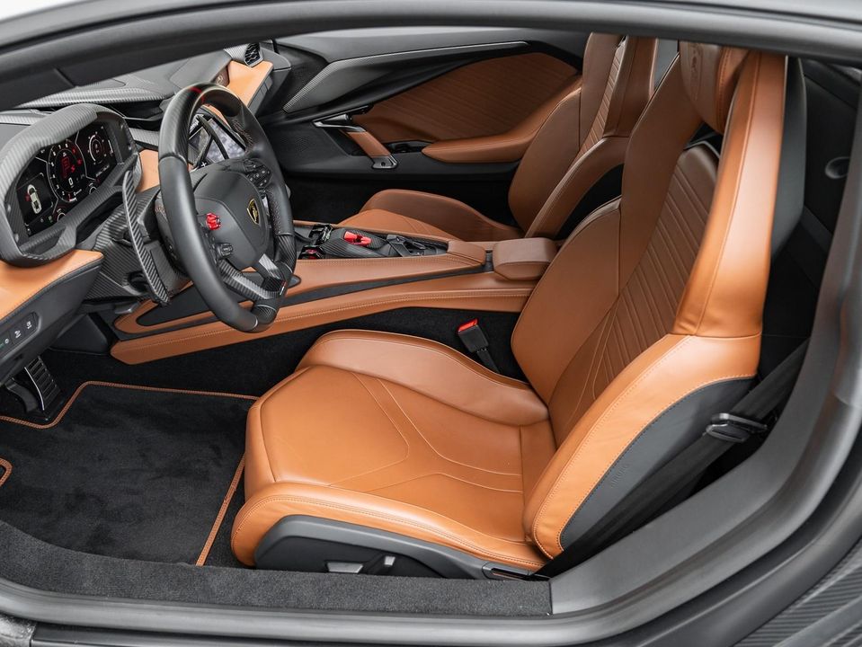 2024 Lamborghini Revuelto