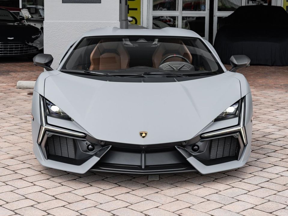 2024 Lamborghini Revuelto