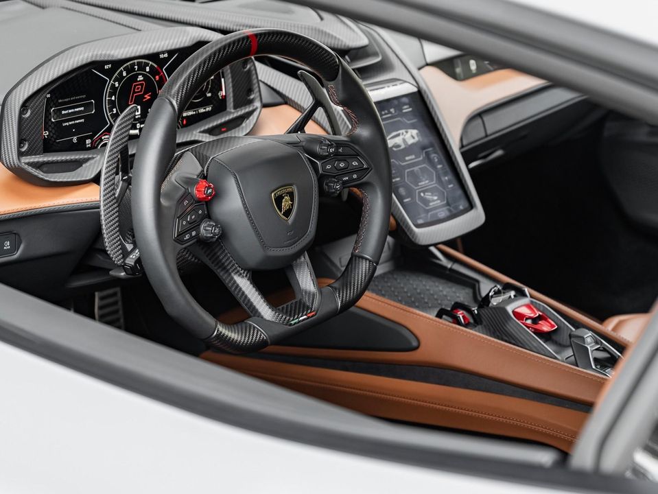 2024 Lamborghini Revuelto