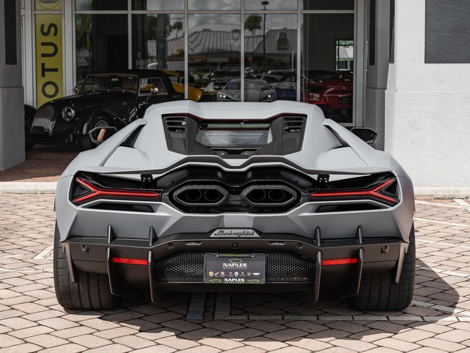 2024 Lamborghini Revuelto