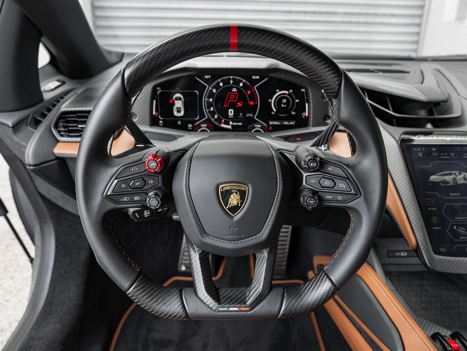 2024 Lamborghini Revuelto