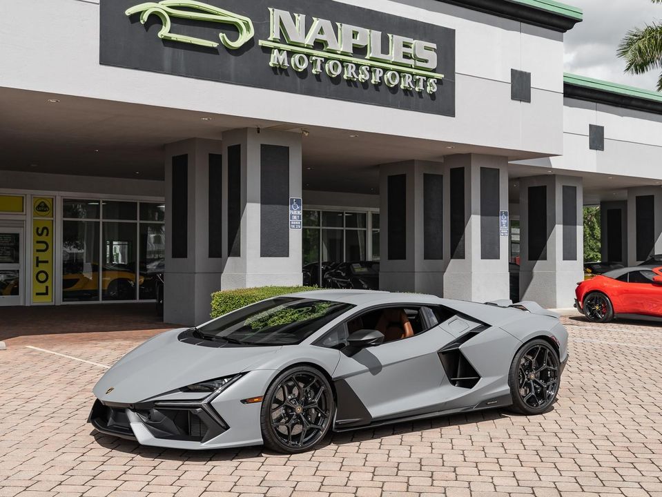 2024 Lamborghini Revuelto