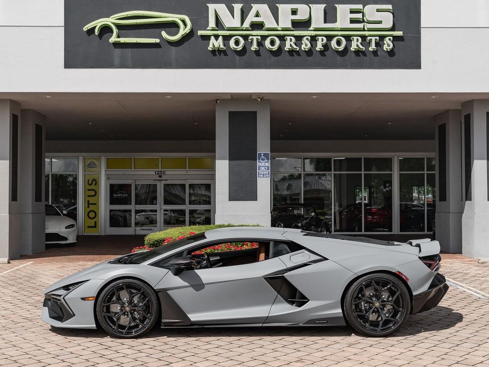 2024 Lamborghini Revuelto