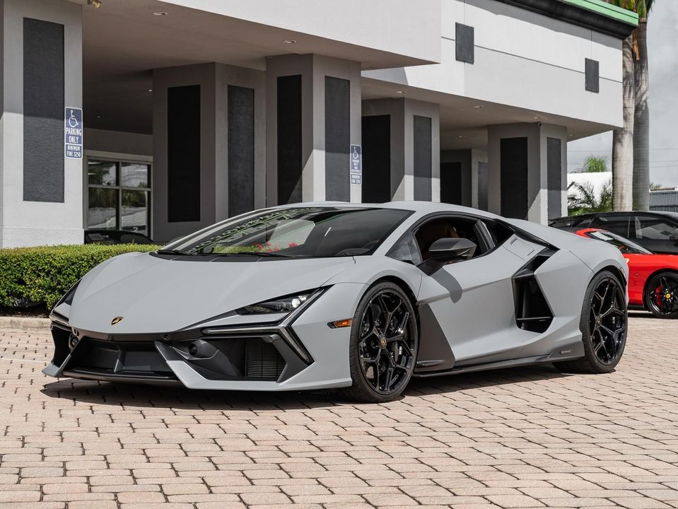 2024 Lamborghini Revuelto