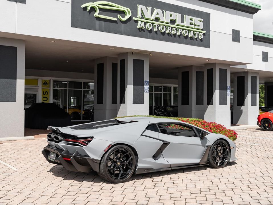 2024 Lamborghini Revuelto