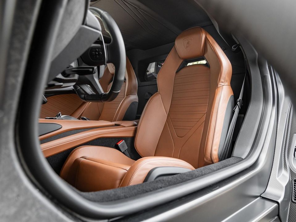 2024 Lamborghini Revuelto