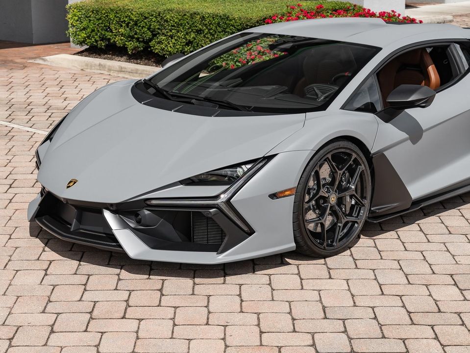 2024 Lamborghini Revuelto