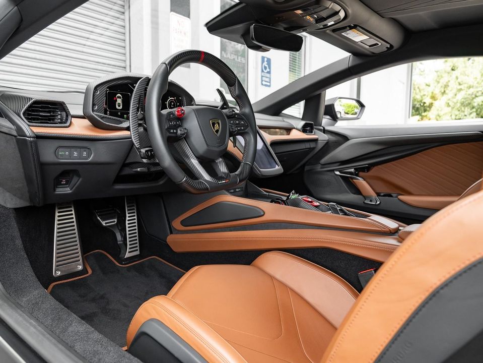 2024 Lamborghini Revuelto