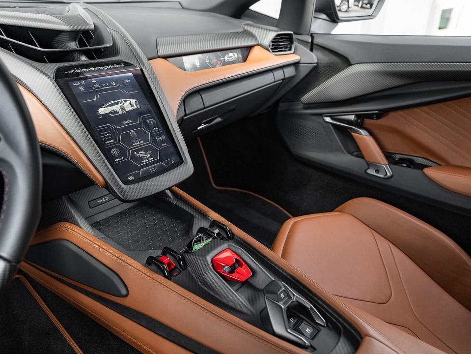 2024 Lamborghini Revuelto