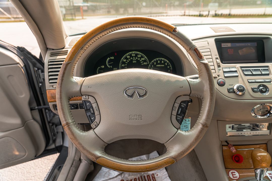 2002 INFINITI Q45